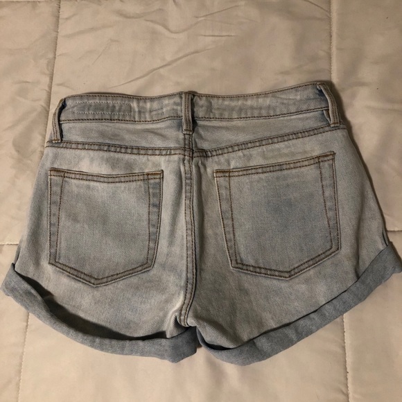 Girlfriend Shorts - Picture 2 of 3